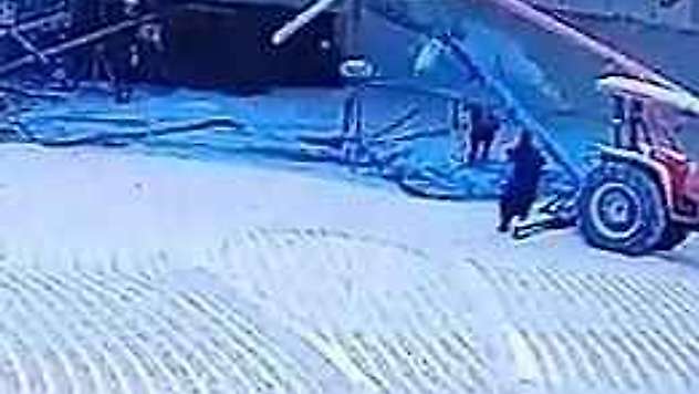 Üzerine helezon makinesi devrilen iş adamı hayatını kaybetti