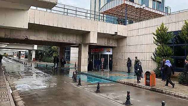 Malatya'da kontrolden çıkan araç devrildi: 2 yaralı