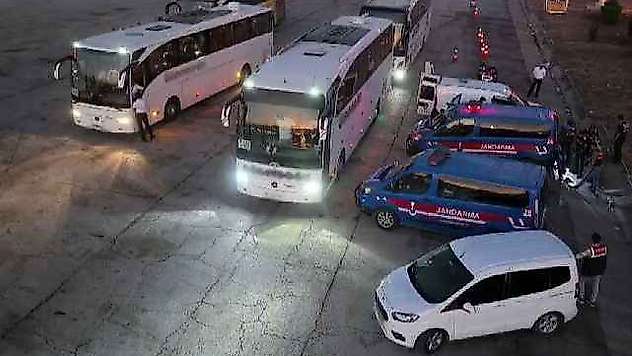 Gaziantep'te 1 kilo eroin, 7 kilo skunk ile 1 ton kaçak tütün ele geçirildi