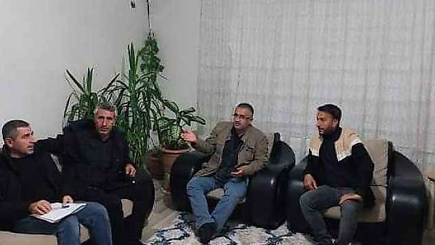 Gündüz kurumda, akşam köylerde çalışıyorlar