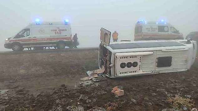 Şanlıurfa'nın Siverek ilçesinde öğretmen servisi devrildi: Çok sayıda yaralı var