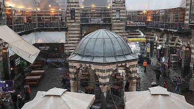 Diyarbakır'da vakıf kiracıları yüzde 300 ile 700 arasındaki zammı protesto etti