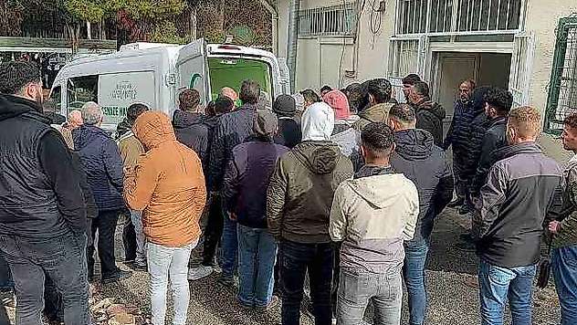 Paket servis götürürken kaza yapan genç hayatını kaybetti