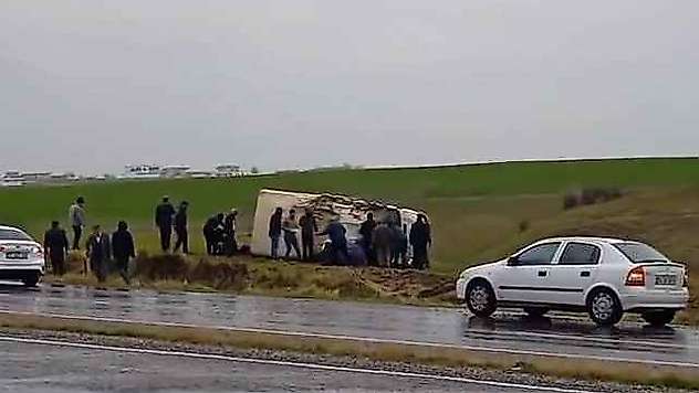 Diyarbakır Silvan karayolunda araç takla attı: 5 yaralı