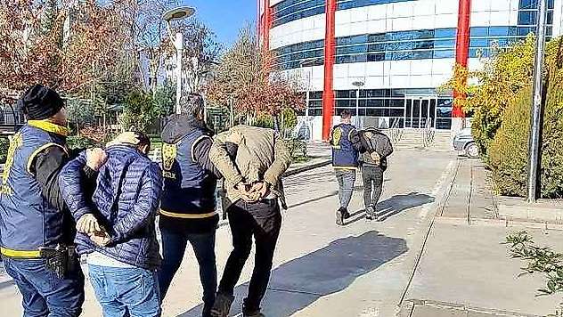 Hırsızlık yaptıkları iddia edilen 3 şüpheli yakalandı