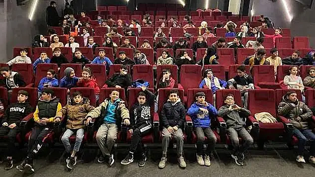 Büyükşehir belediyesi 500 bin öğrenciye film izletti