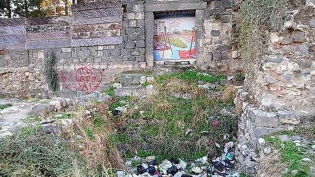 Tarihi Cizre Kalesi çöplerden geçilmiyor