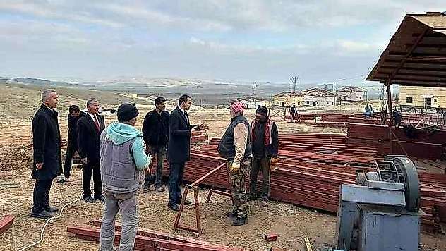 Kaymakam Bakan, kalıcı konutlarda incelemelerde bulundu