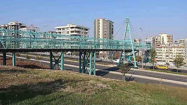 Modern üstgeçitler ulaşımı daha güvenli hale getirdi