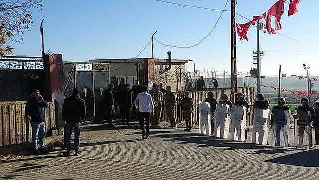 Diyarbakır'da öğrencilerin kavgasına veliler de dahil oldu, polis ve jandarma müdahale etti