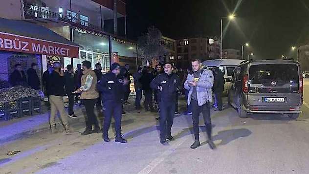 Husumetlisini pide fırınında bıçaklayarak öldürdü