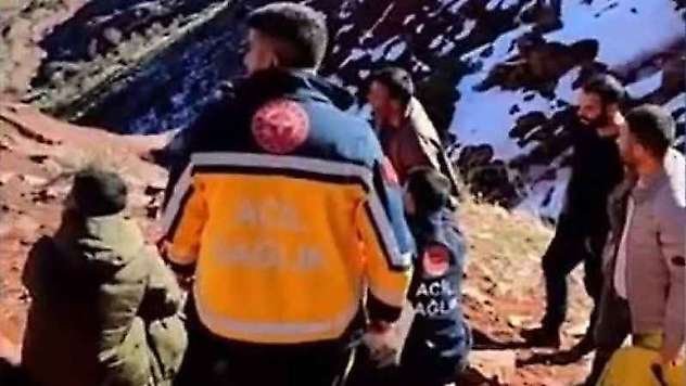 Şırnak'ta kayalıklardan düşen çoban askeri helikopterle kurtarıldı