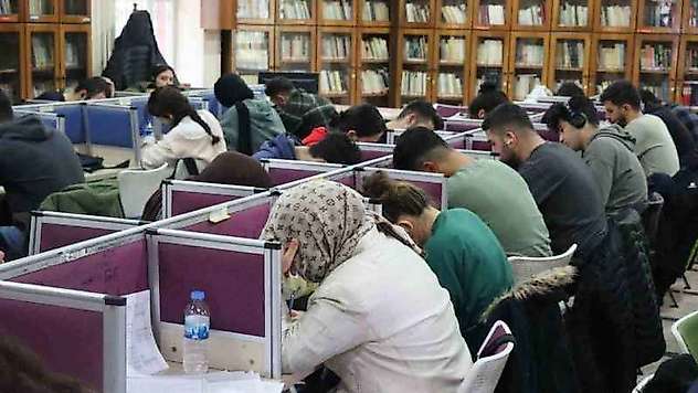 Öğrenciler sınavlara büyükşehir kütüphanelerinde hazırlanıyor