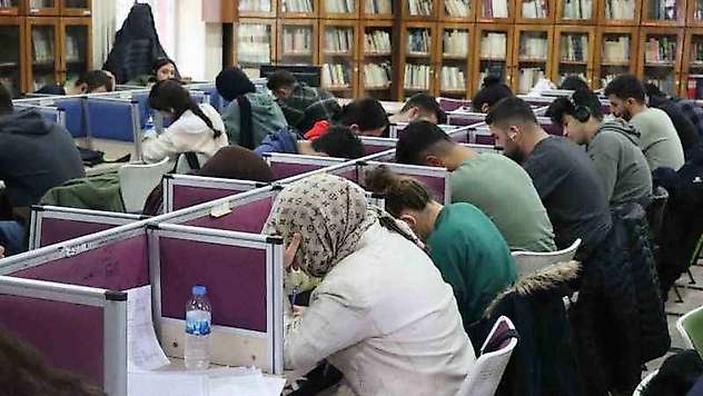Öğrenciler sınavlara büyükşehir kütüphanelerinde hazırlanıyor