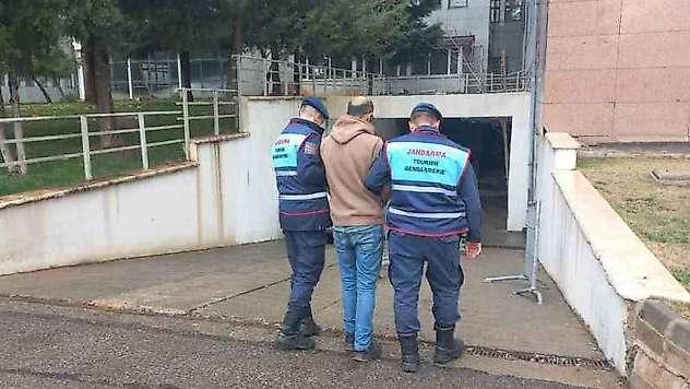 Görevli gibi yelek giyerek trafo hırsızlığı yapan şahıs suçüstü yakalandı