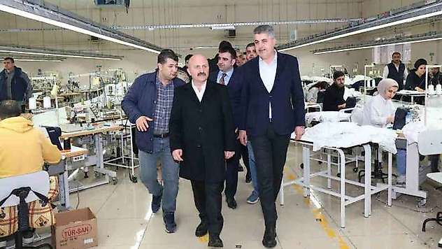 Vali Varol, tekstil fabrikalarında incelemelerde bulundu