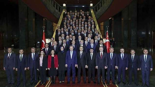 Yenişehir Kaymakamı Beşikci yılın idarecisi ödülünü aldı