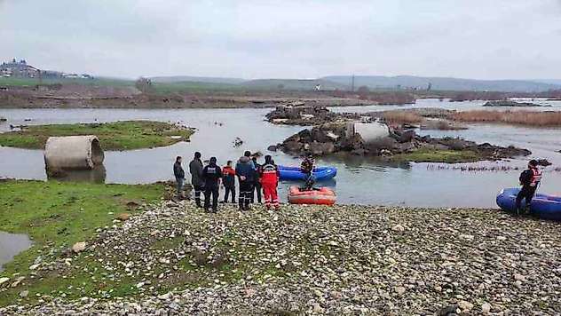 Diyarbakır'da 5 gündür Dicle Nehri'nde kaybolduğu değerlendirilen kişiyi arama çalışmaları devam ediyor