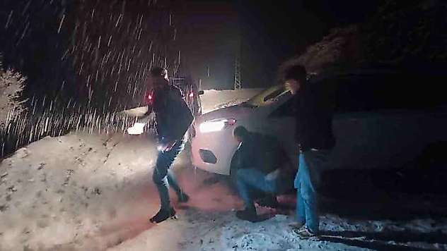 Batman'da kar yağışı nedeniyle mahsur kalan 7 kişi kurtarıldı