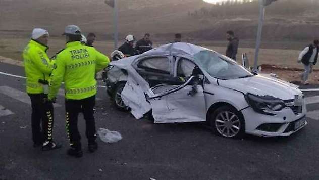 Mardin'de tır ile otomobil çarpıştı: 1 ölü, 3 yaralı