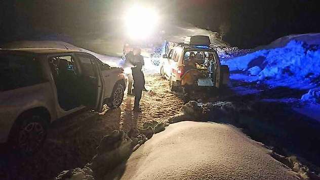 Sağlık ekipleri kar nedeniyle 6 saatlik çalışma sonrası hastaya ulaştı