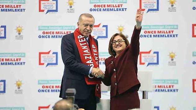 AK Parti'nin Gaziantep adayı Fatma Şahin