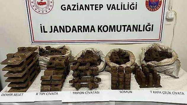 Tren rayları malzemelerini çalan 2 şahıs suçüstü yakalandı