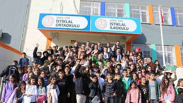 Cizre'de 46 bin 584 öğrenci karne heyecanı yaşadı