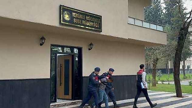 Yurda kaçak girmeye çalışan terör örgütü üyesini jandarma yakaladı