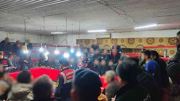 Jandarma'dan Horoz Döğüşü Baskını