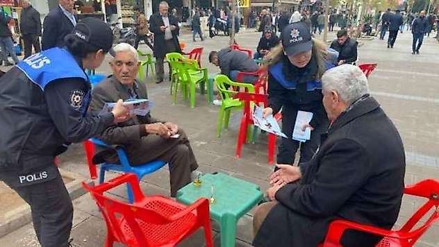 Mardin'de dolandırıcılara karşı broşür dağıtıldı