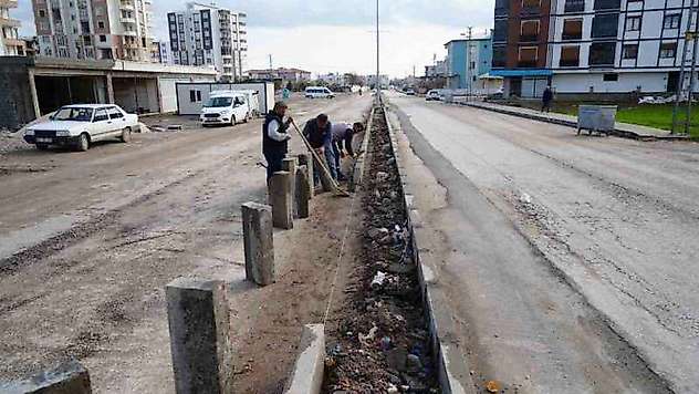Millet Caddesinde refüj düzenleme çalışmaları devam ediyor