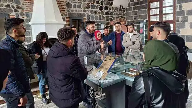 AKEM'den öğrencilere moral gezisi