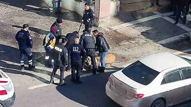 Koyunları ölen adam kendini yakmaya çalıştı