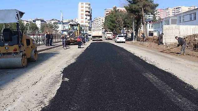 Siirt Belediyesi, yollarda yenileme çalışmalarına hız verdi