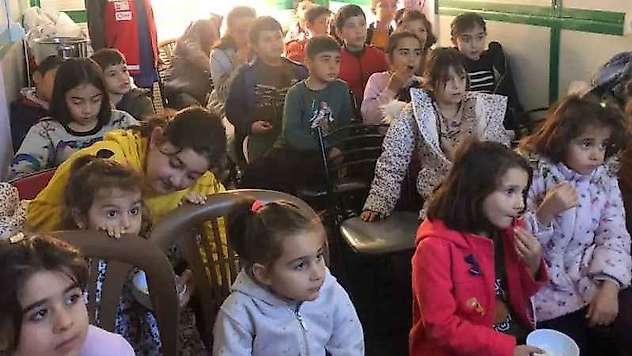 Depremzede çocuklara sinema etkinliği