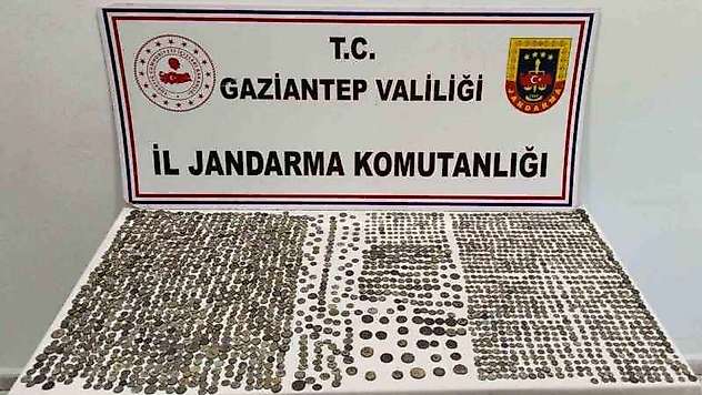 Gaziantep'te Roma dönemine ait 2 bin 51 adet gümüş sikke ele geçirildi