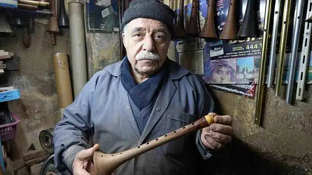 56 yıldır 7 metrekarelik iş yerinde zurna yapıyor