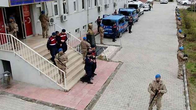 Diyarbakır merkezli 2 ilde PKK/KCK'ya operasyon: 3 tutuklama