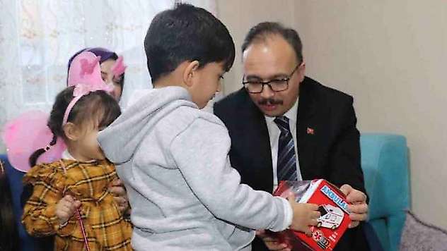 Siirt Valisi Kızılkaya, 3 yaşındaki minik Ecrin'in davetini geri çevirmedi