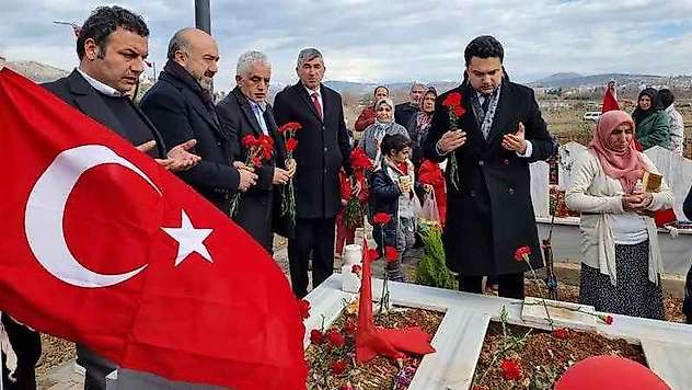 İlçe Protokolünden Deprem Şehitliğine ziyaret