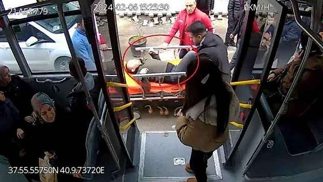 Diyarbakır'da otobüs şoförü, rahatsızlanan öğretmeni hastaneye böyle yetiştirdi