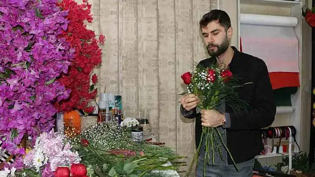 14 Şubat'ta sevgililer yapay güle yöneldi