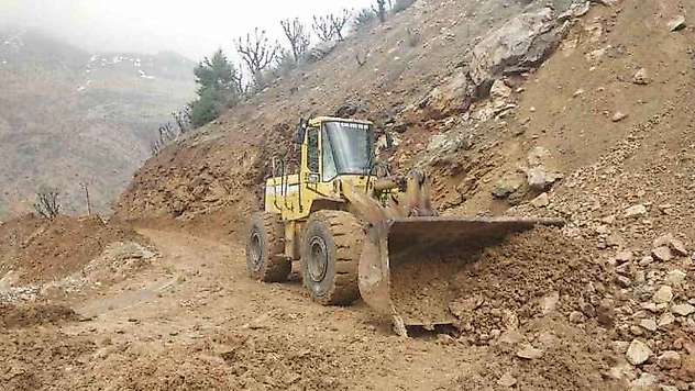 Sason'da köy yollarında genişletme çalışması başlatıldı