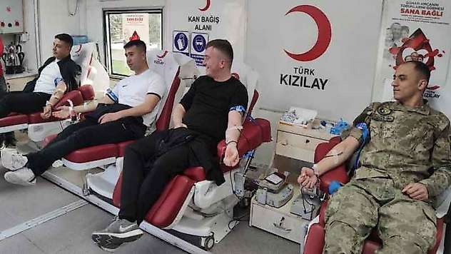 Siirt'te Mehmetçik'ten Kızılay'a kan bağışı