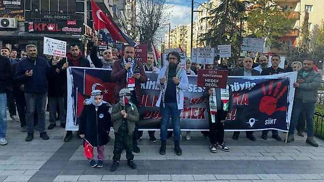 Doktorların İsrail'e karşı 'sessiz yürüyüşü' devam ediyor