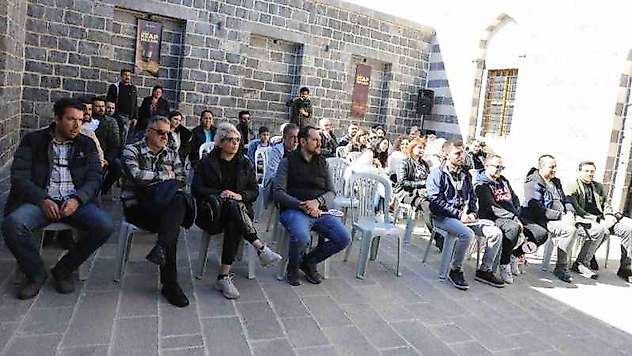Diyarbakır'da Paşa Hamamı'nda kitap mezadı yapıldı