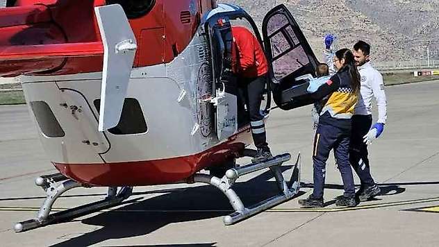 Şırnak'ta 8 aylık bebek, ambulans helikopterle Elazığ'a sevk edildi