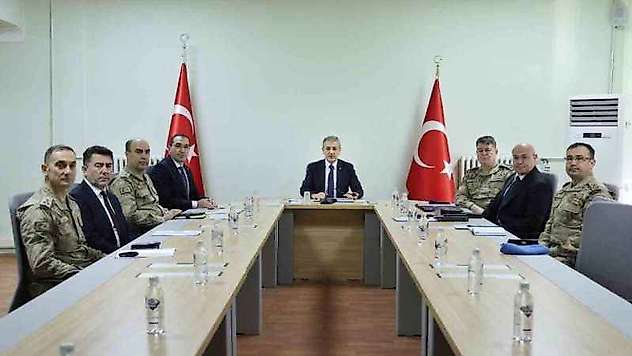 Mardin Valisi Akkoyun, Midyat'ta asayiş ve güvenlik toplantısına katıldı