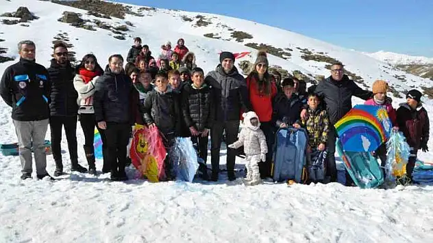 Batman'da 2 metrelik kar üzerindeki şenliklerde renkli görüntüler oluştu